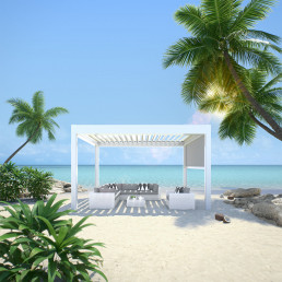 Warema slat roof on an island beach between palm trees